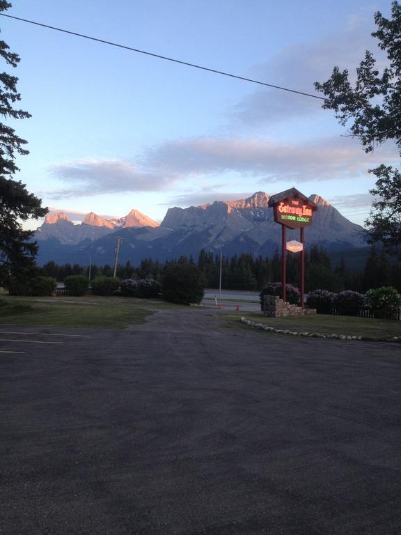 The Gateway Inn Canmore Extérieur photo