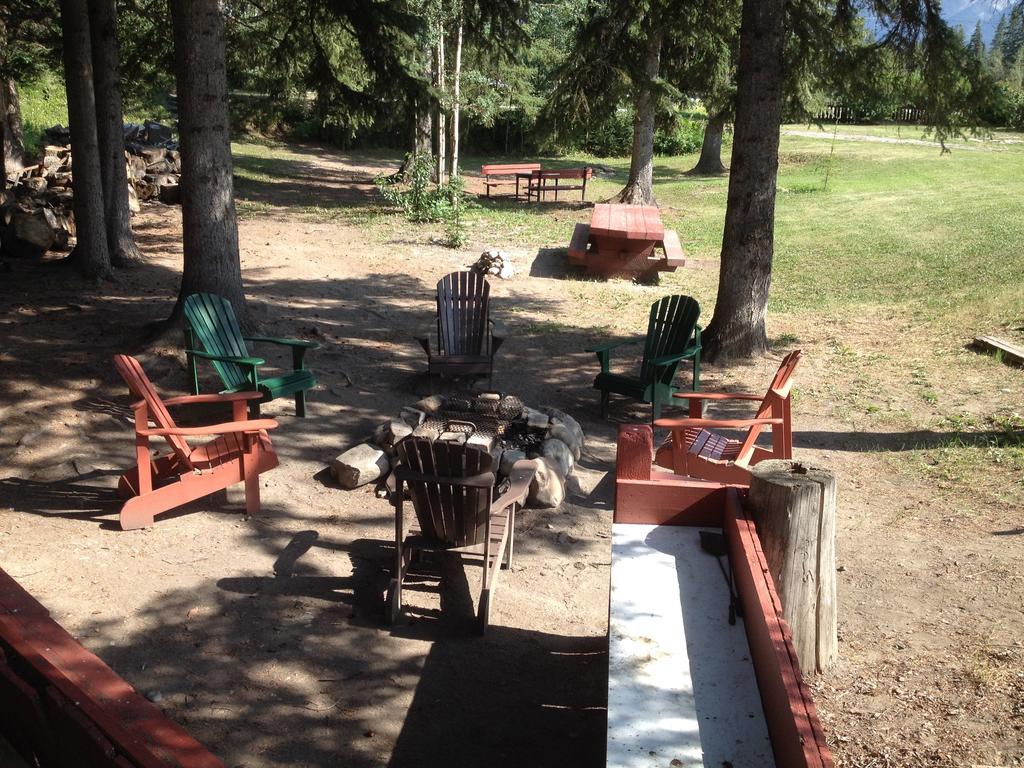 The Gateway Inn Canmore Extérieur photo