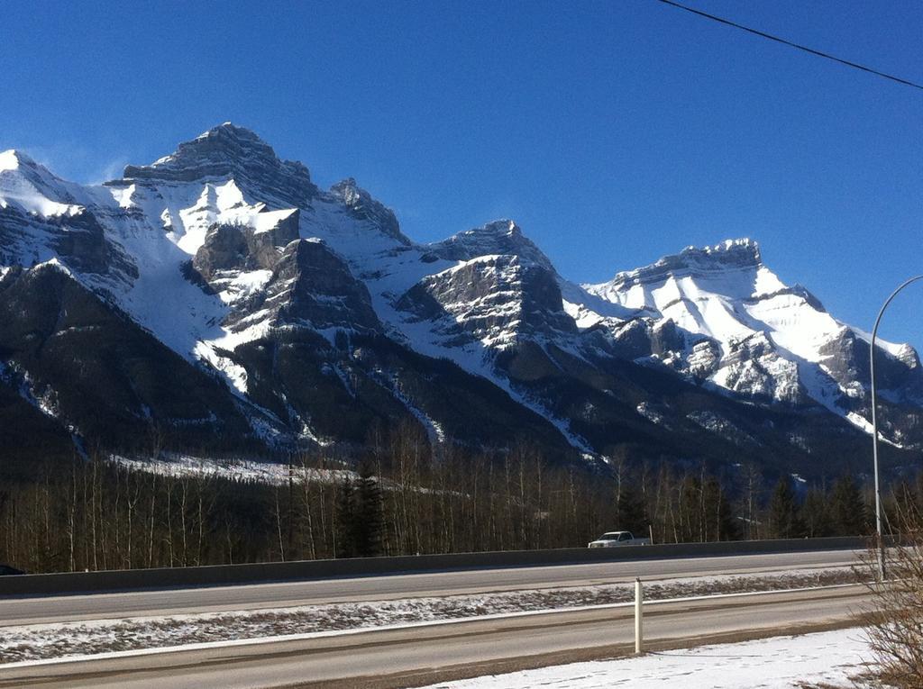 The Gateway Inn Canmore Extérieur photo