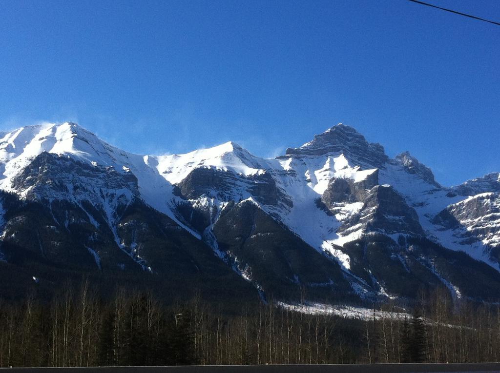 The Gateway Inn Canmore Extérieur photo