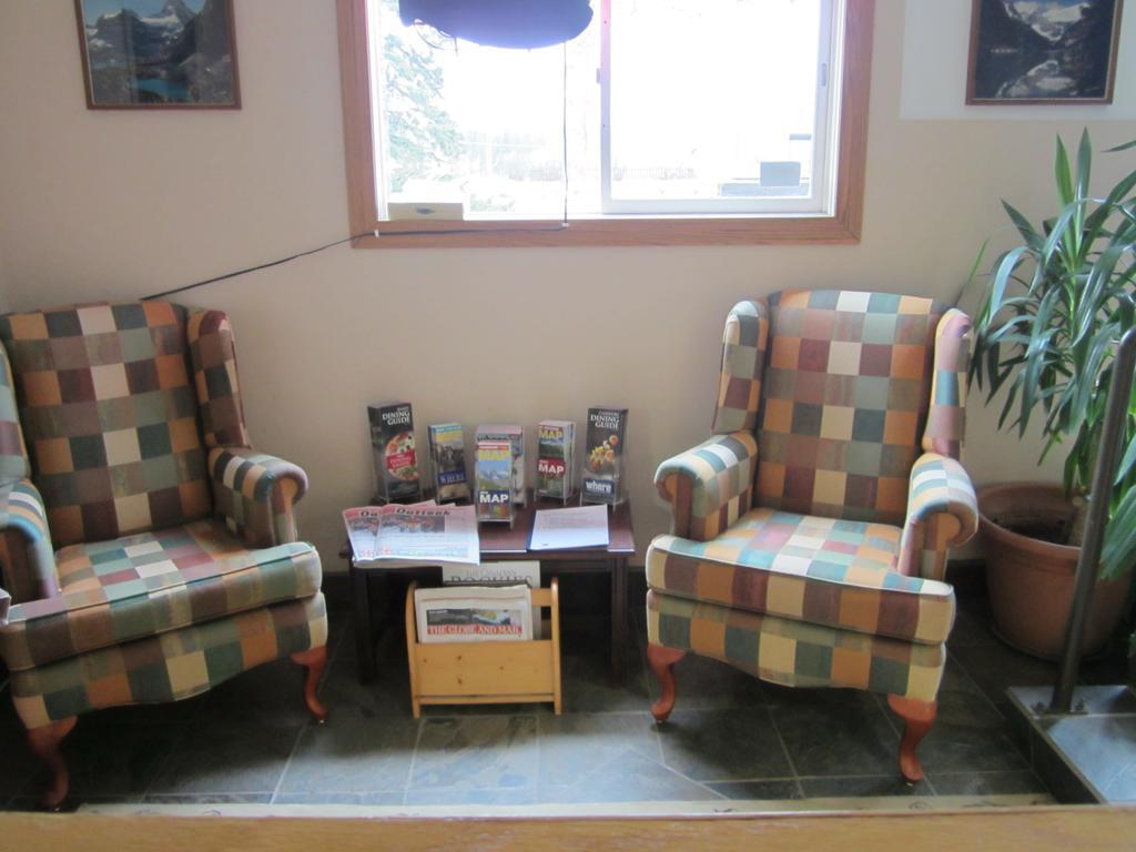 The Gateway Inn Canmore Extérieur photo