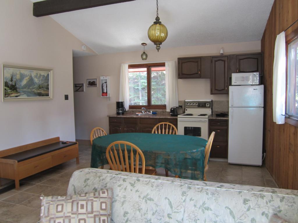 The Gateway Inn Canmore Extérieur photo