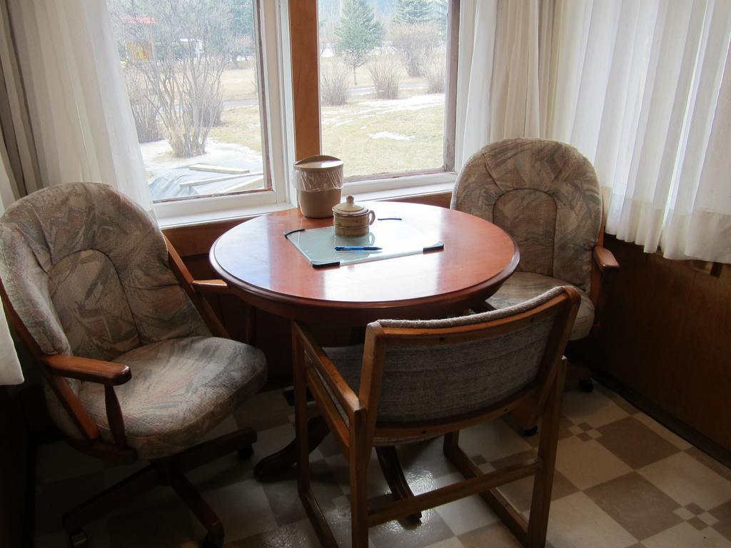 The Gateway Inn Canmore Extérieur photo