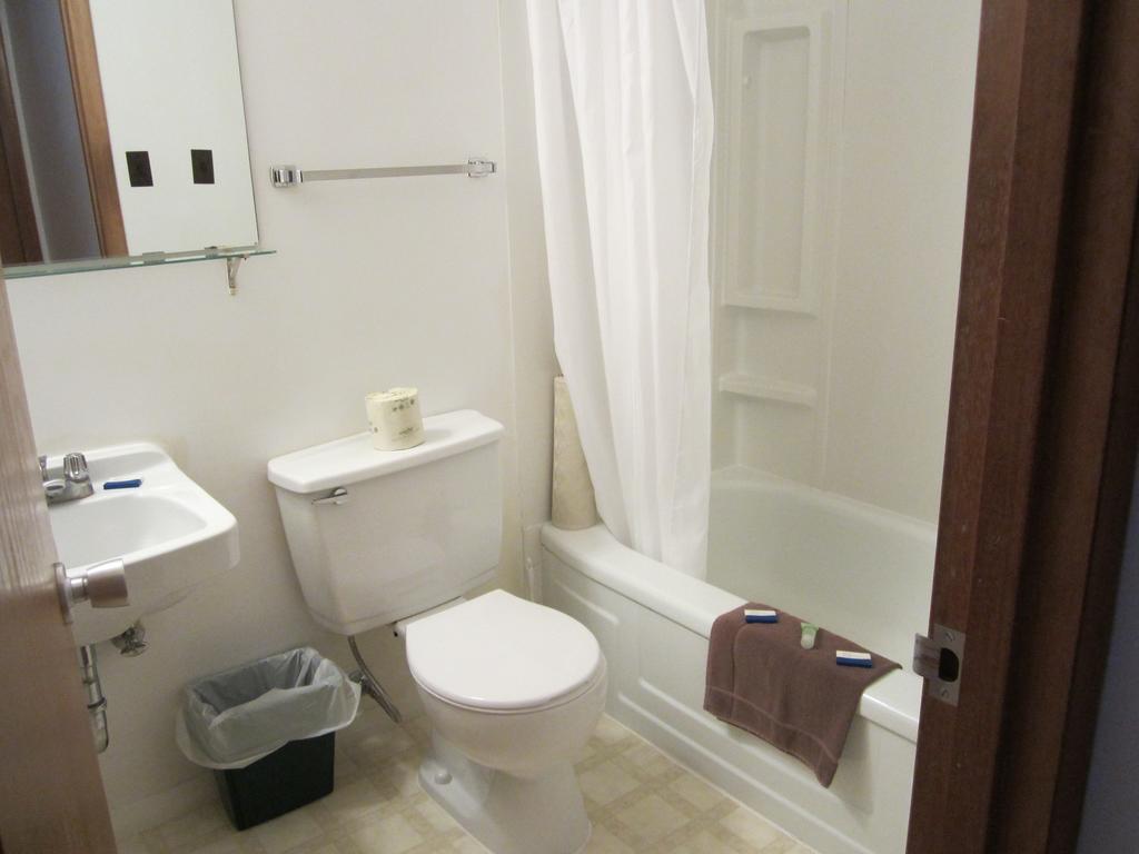 The Gateway Inn Canmore Extérieur photo